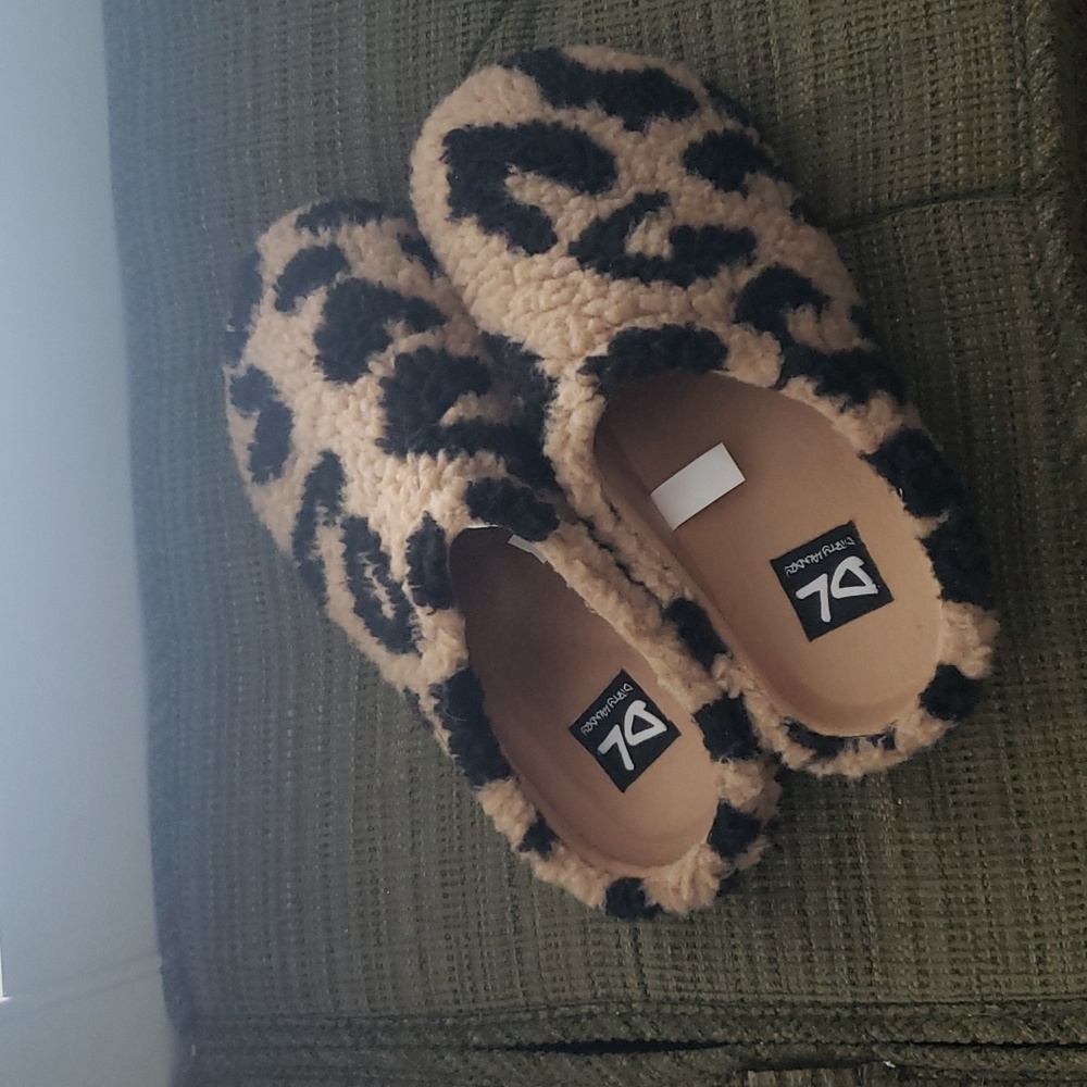 Dirty Laundry Leopard sherpa print slippers